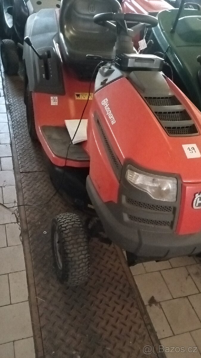 sekačka, zahradní traktor, traktůrek, sekačka Husqvarna