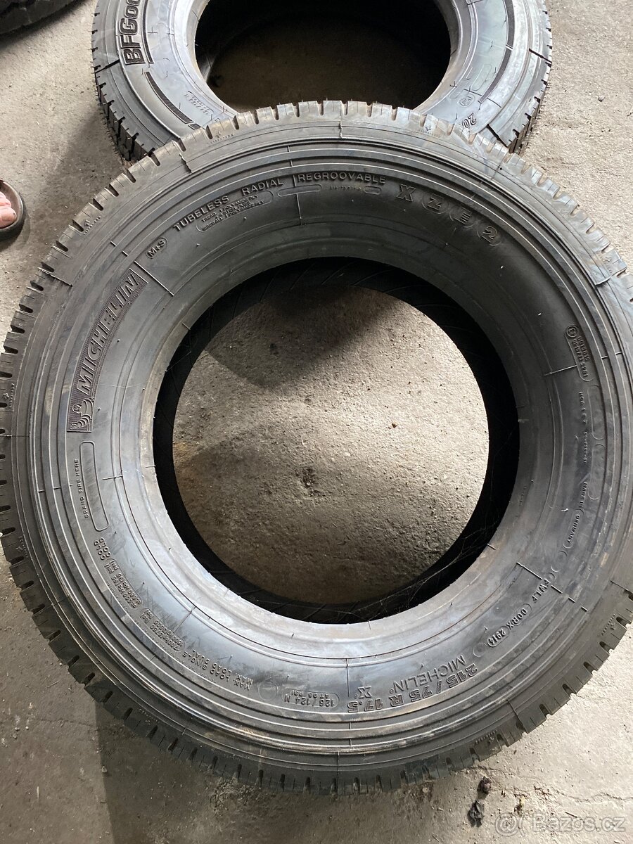 1x nova michelin XZE2 215/75 R 17.5