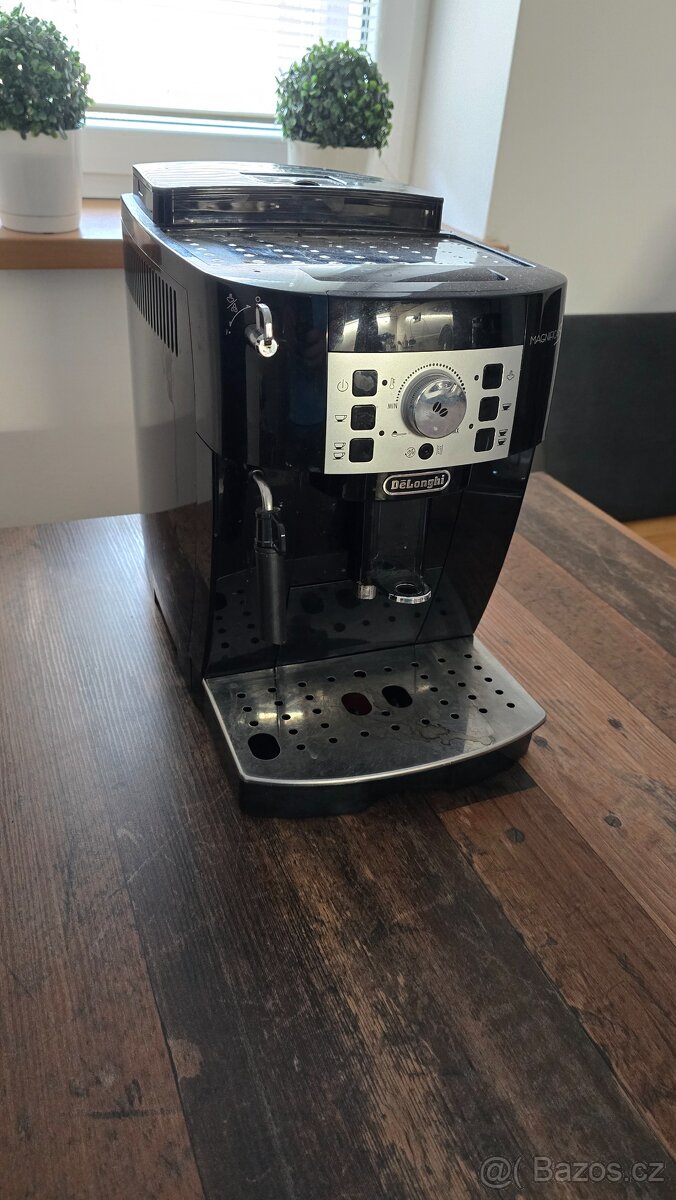 Prodám kávovar Delonghi Magnifica S