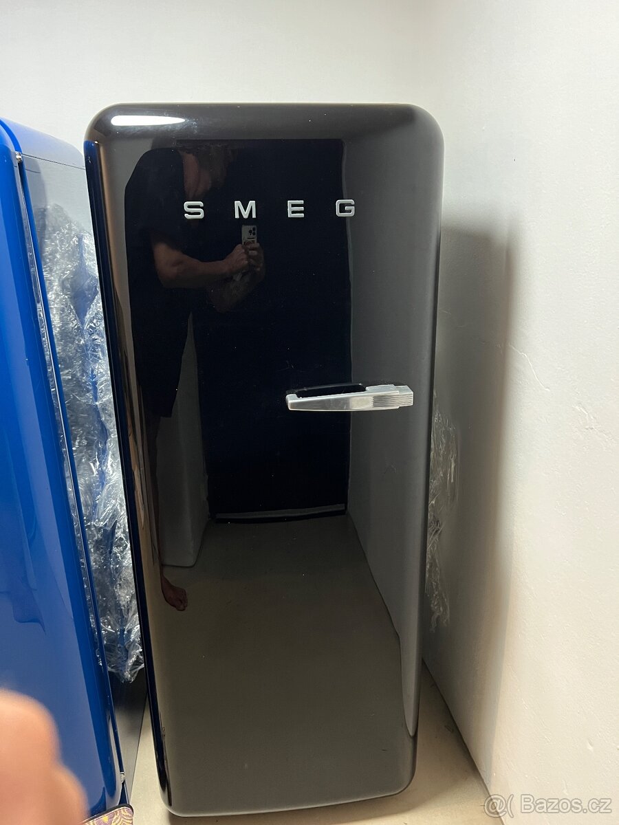 Smeg FAB28 lednice - černá, skvělý stav, levé panty