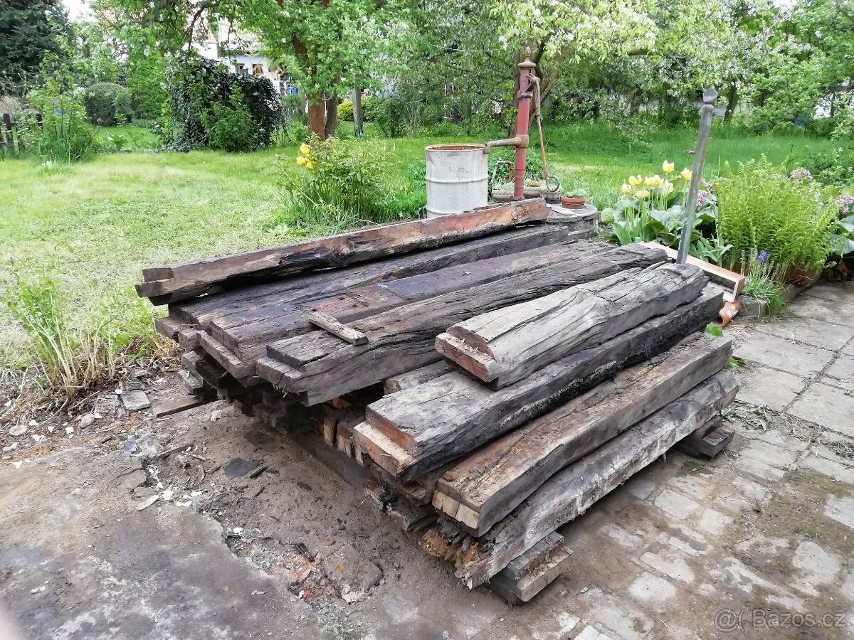 Dřevěné pražce