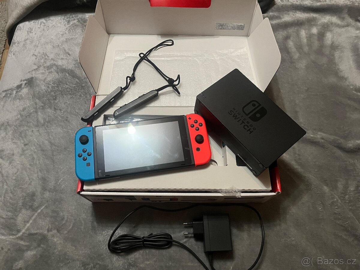 Herní konzole Nintendo SWITCH + Neon red / Neon blue Joy -Co