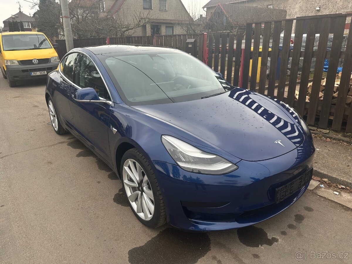 Tesla Model 3, SR+, tažné zařízení