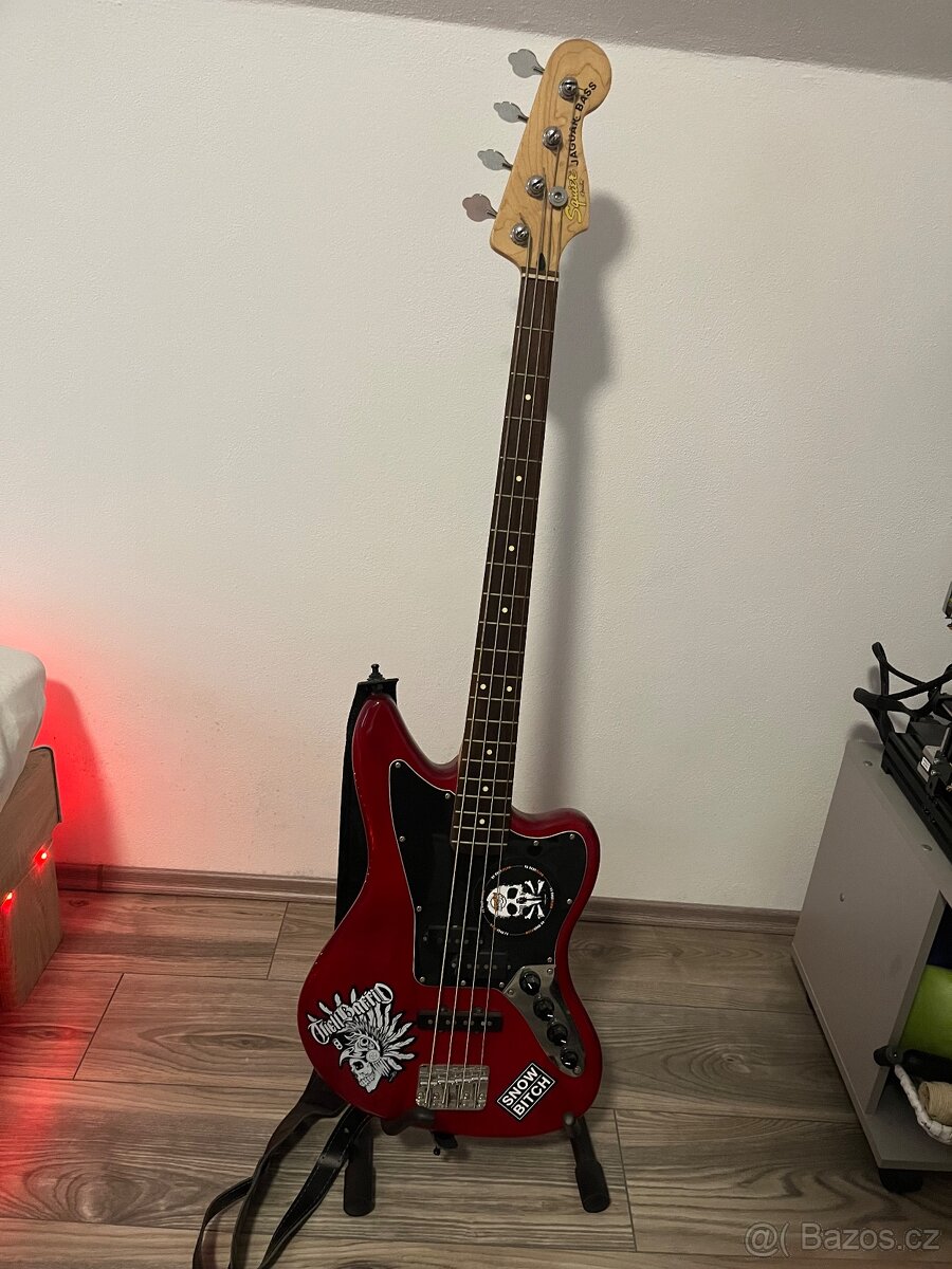 Baskytara fender squier jaguar