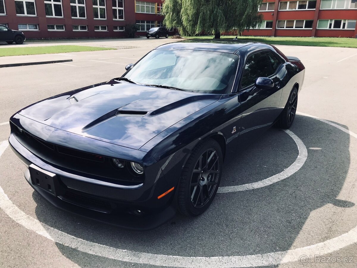 Dodge Challenger 6.4 V8  r.v.2017 Full vybava