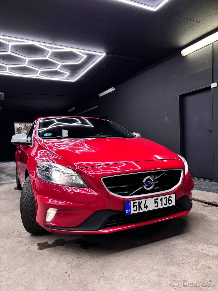 Volvo v40 Ř-design 2015 rok