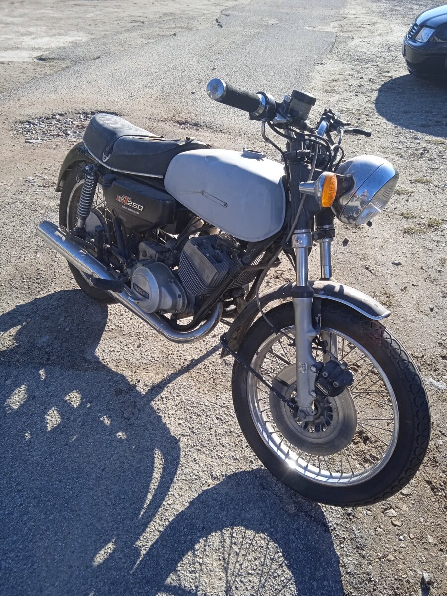 Suzuki gt 250 rok 75 dvě