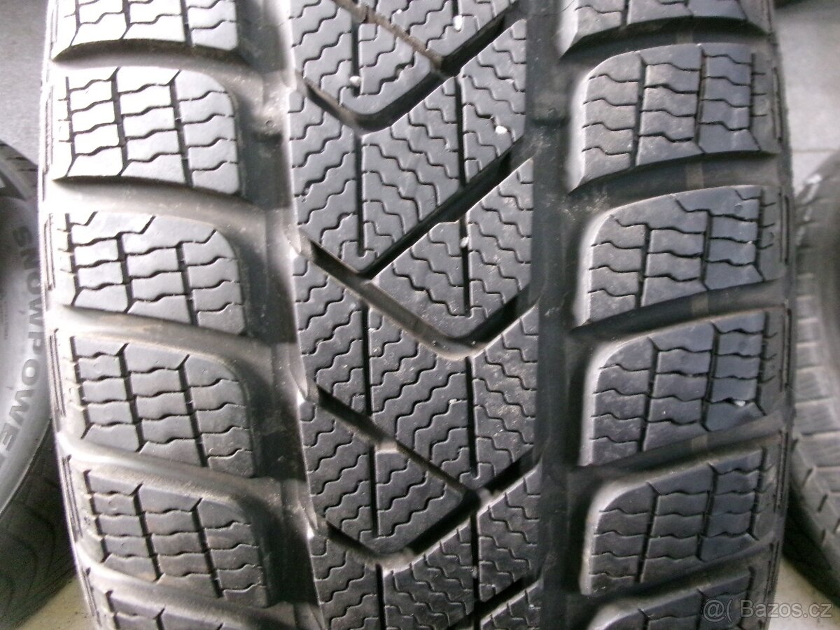 215/60 R16 PIRELLI (7mm) č.14943