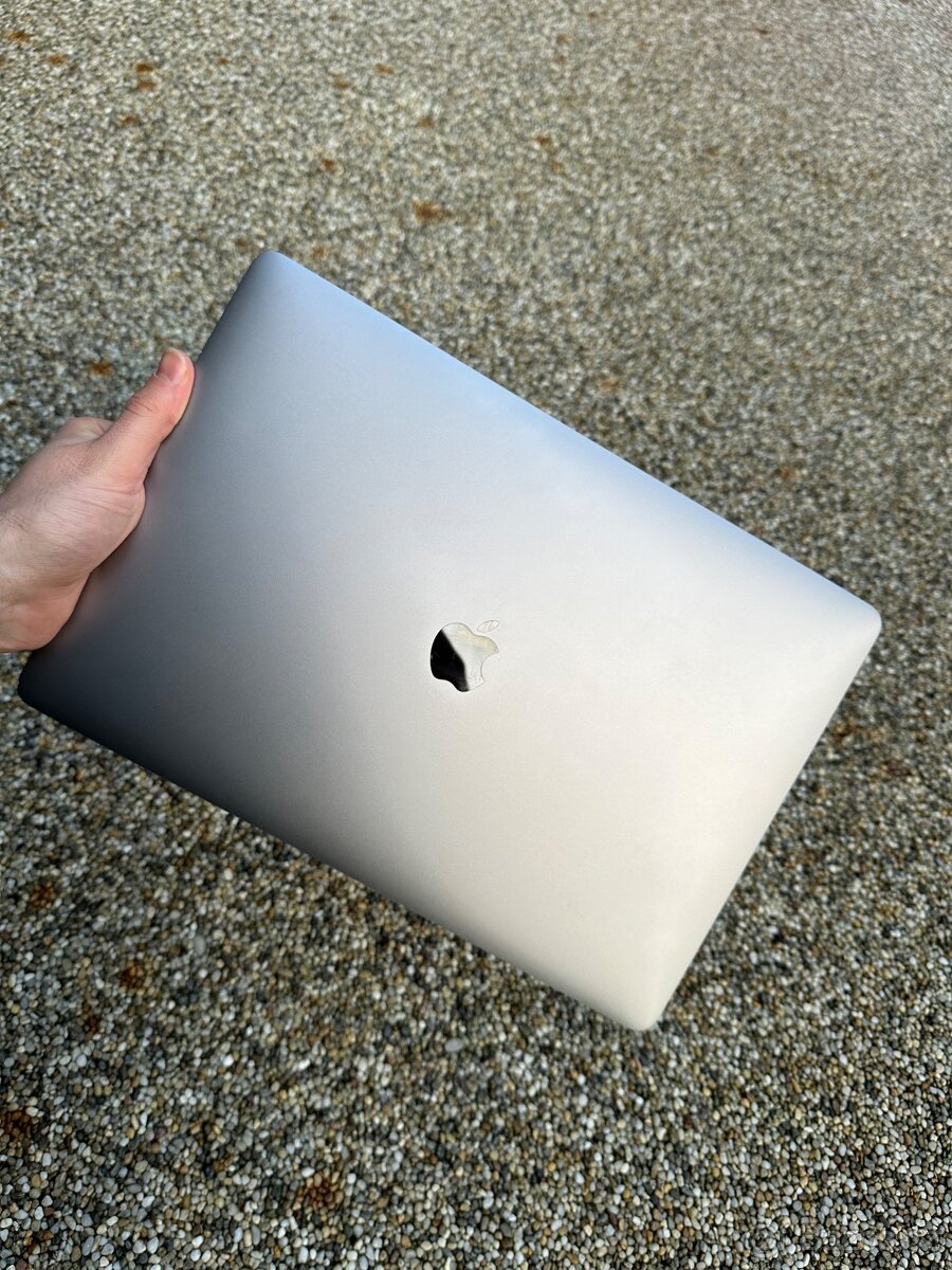 MacBook Pro 15 i7 3,1GHZ, 16GB, 1TBSSD, nová baterie