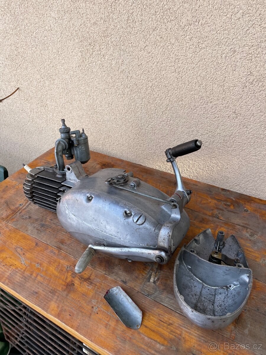 Motor Jawa 550