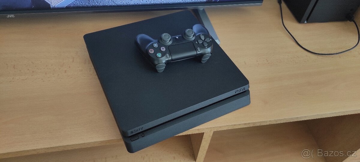 PS4 slim 1TB