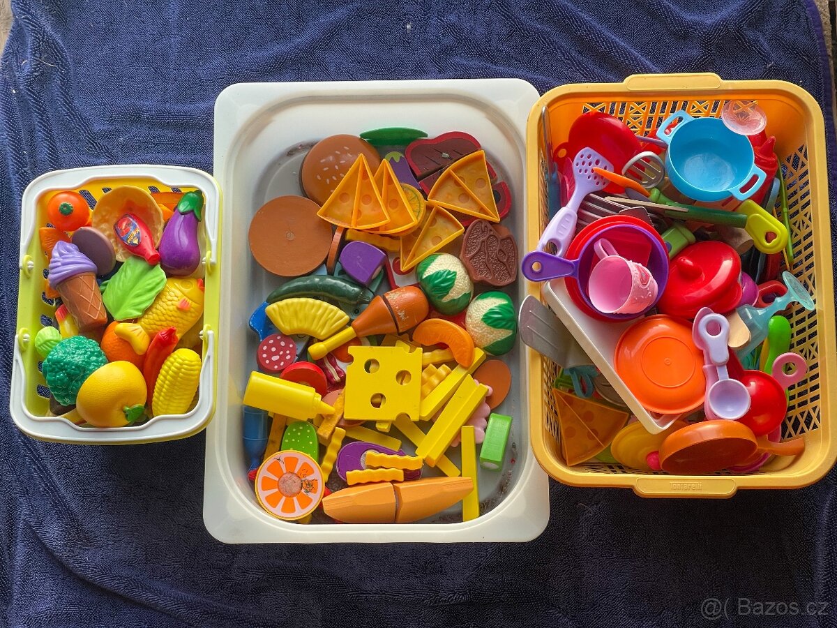 Hračka, plastové a dřevěné jídlo, ovoce, zelenina, nádobí