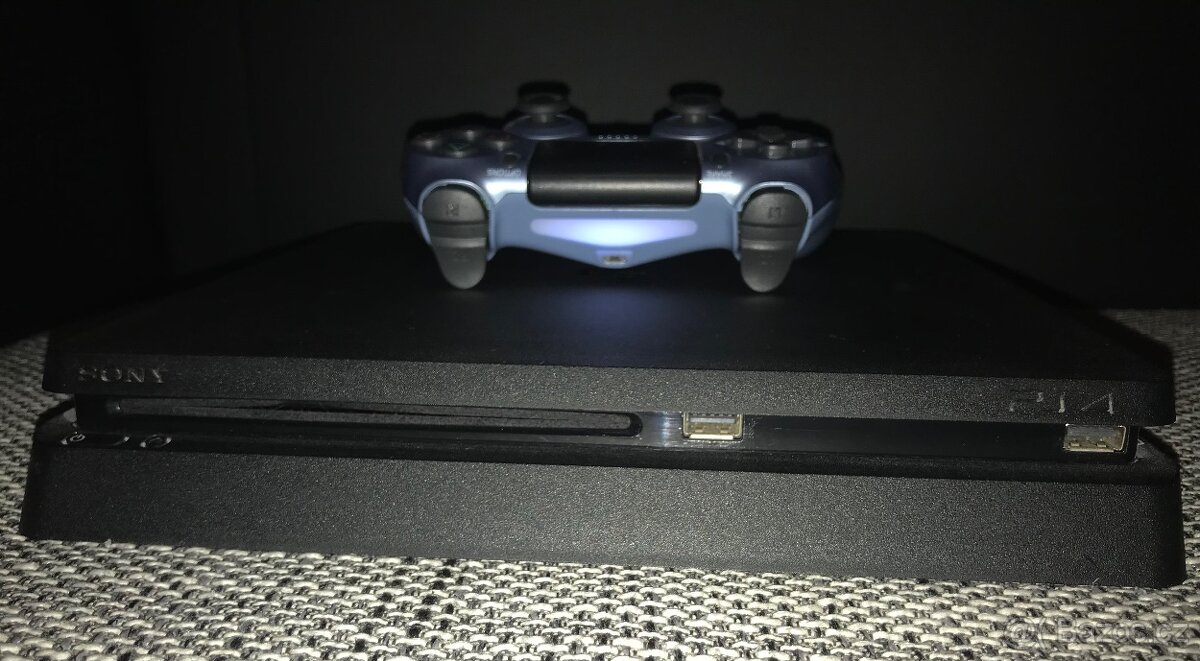 Ps4 slim, hry a dobíjecí stanice