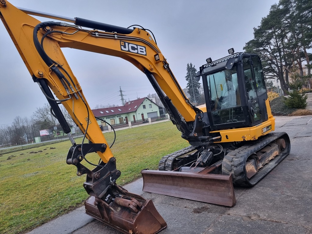 JCB 86 C-1 2017 s hydraulickou svahovkou