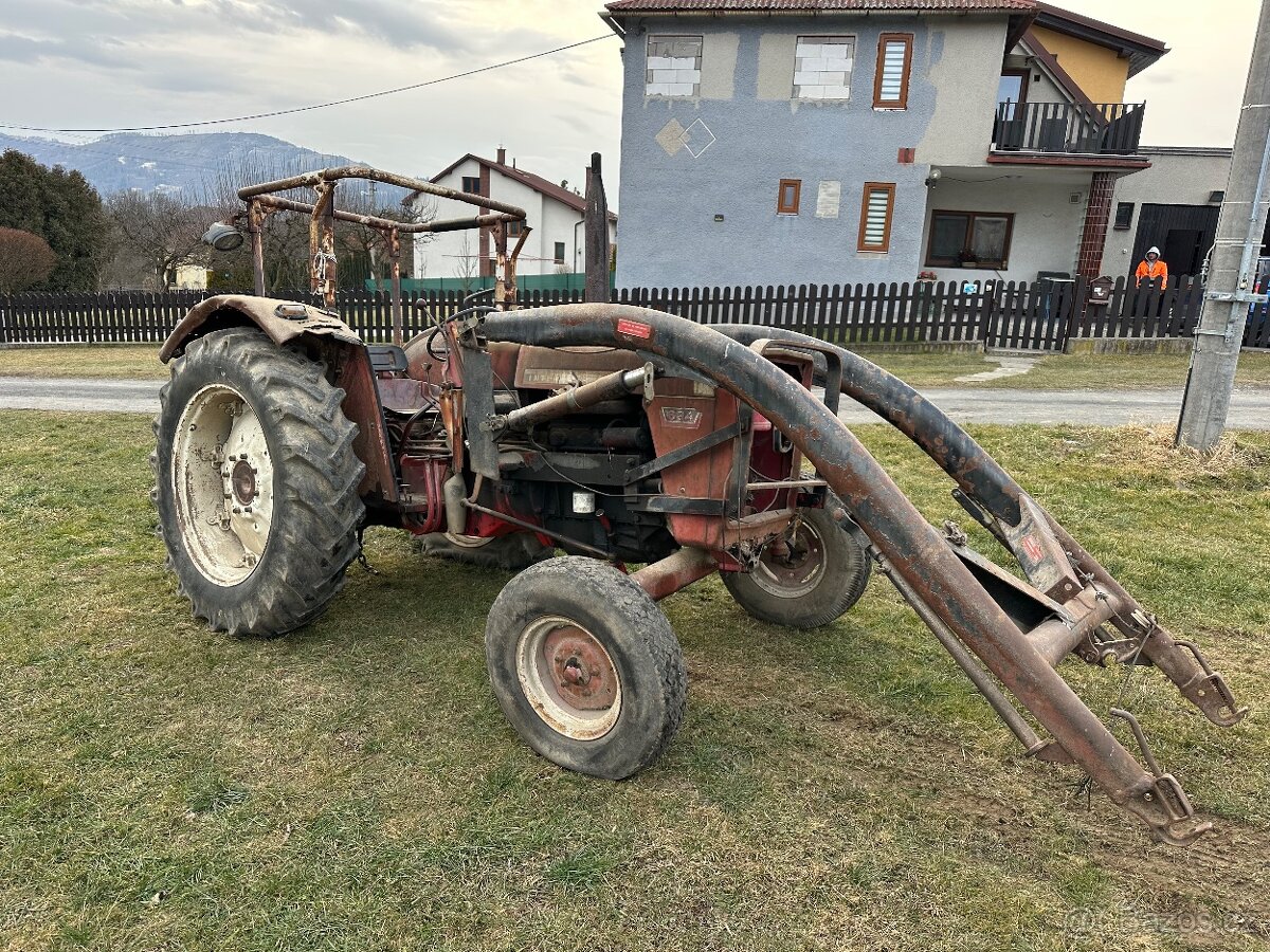 Traktor McCormick international 624