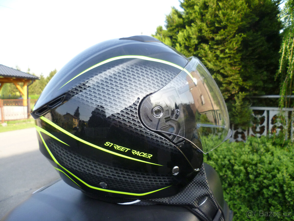 Motorkářská helma