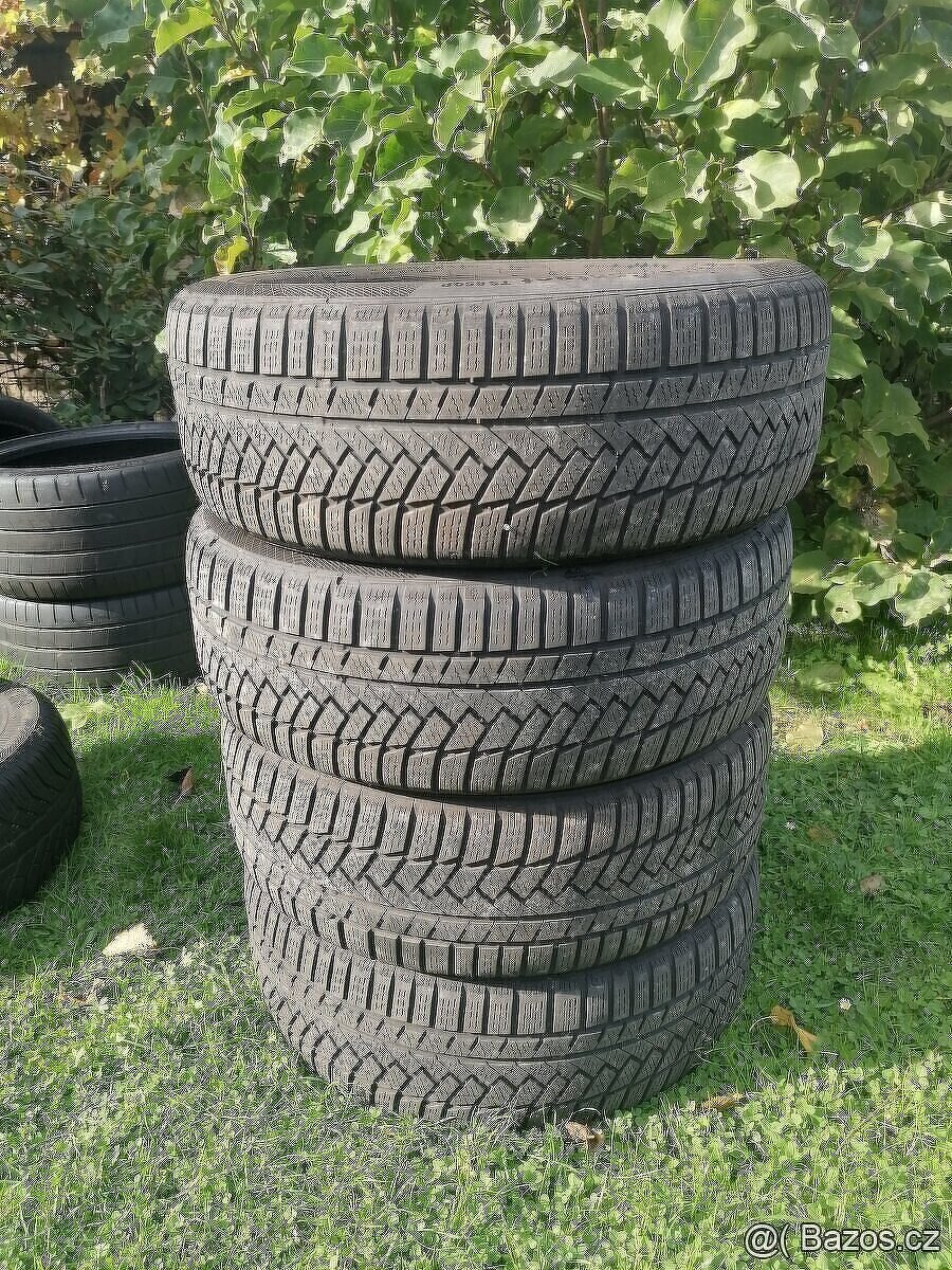 Sada zimních pneu rozměr 215/55/17 značka Goodyear