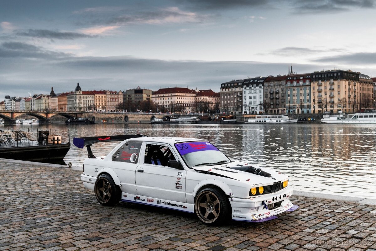 BMW E30 6.0L LS2 Drift car