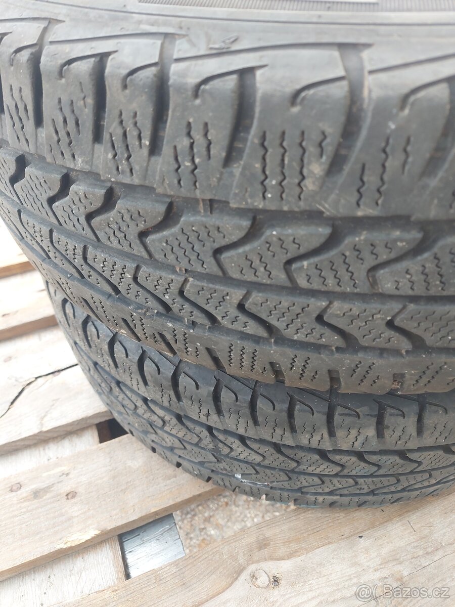 Zimní 205/ 65  r16c 107/105T good year