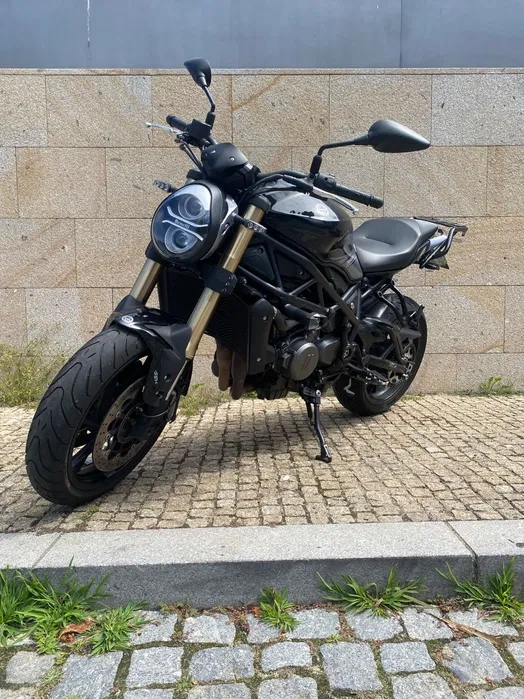 koupím bouranou Benelli 752s s DOLADY 