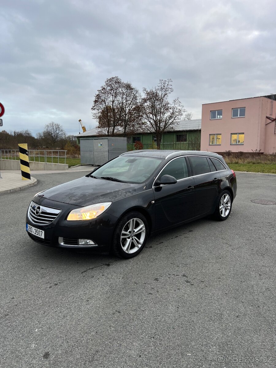 Opel insignia 2D 96kw v top stavu