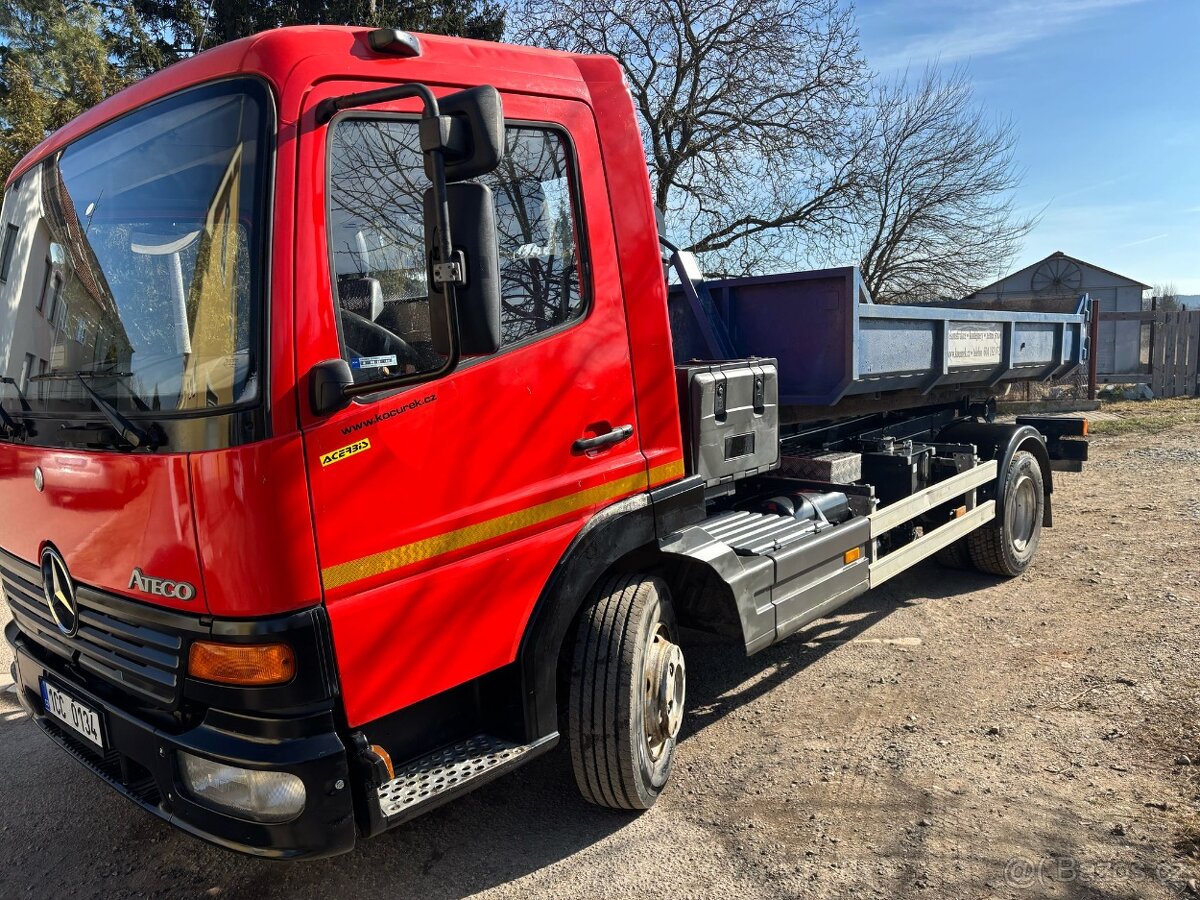 Mercedes Benz Atego(hakový nosič kontejnerů )