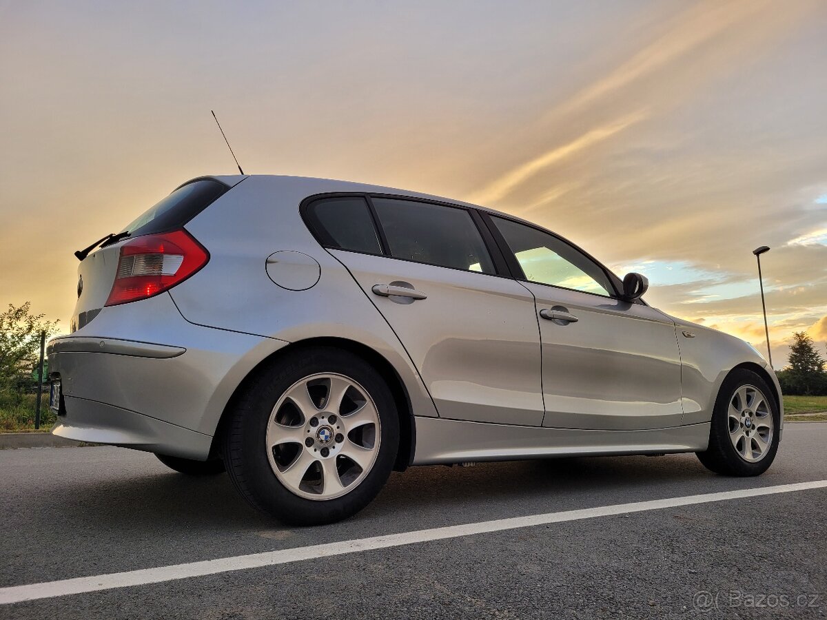 Nadčasová stříbrná kráska BMW 118D hledá svůj nový domov