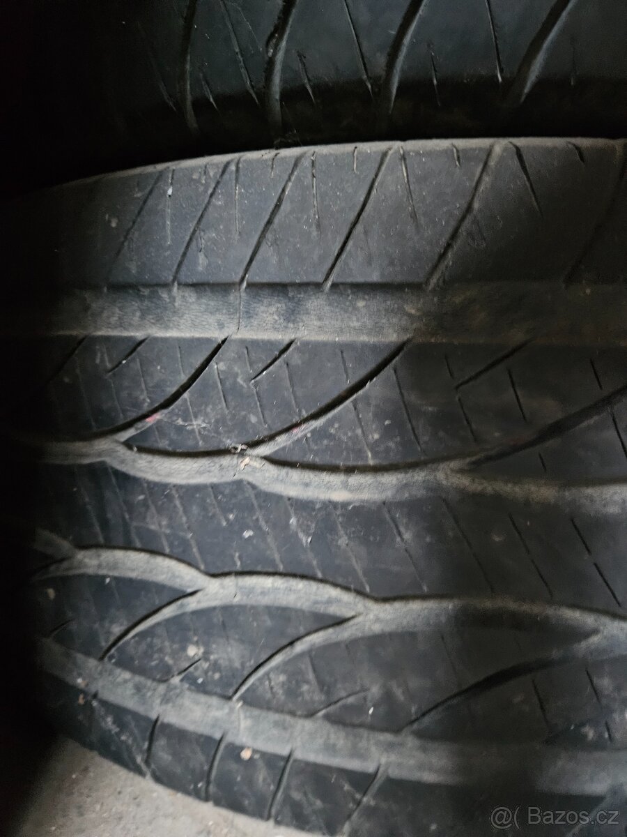 255/60R17 106H Dunlop