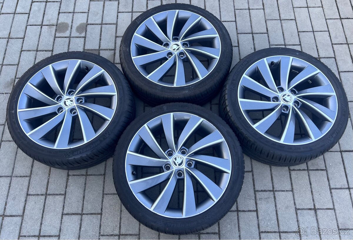 Octavia - 18” Pegasus + letní 225/40 Michelin 95%