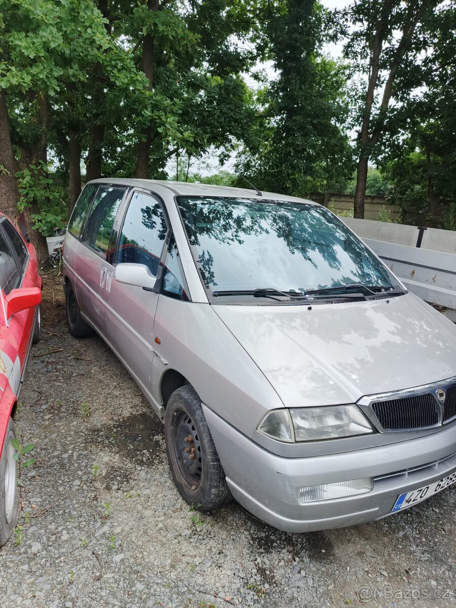 LANCIA ZETA jako celek na opravu