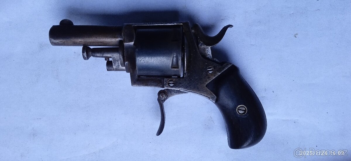 Revolver  cal.320-8mm.vyroben do r.1890 jednopruzinovy