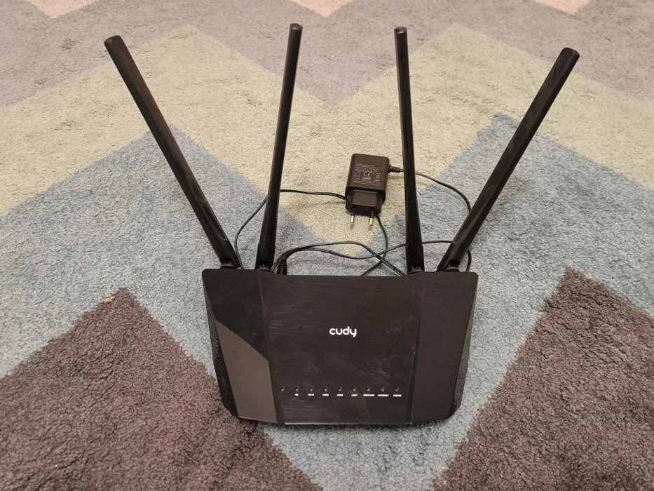 CUDY - 4G/LTE N300 Wi-Fi Router (model LT400)