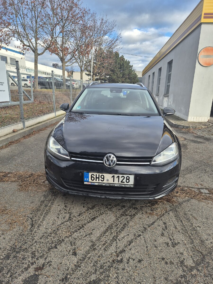 Prodám VW Golf 7 Variant 2.0 TDI,najeto:245000 Černá barva.