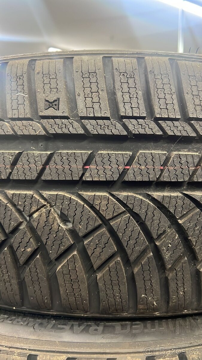 225/40R19 93V Kumho WP72