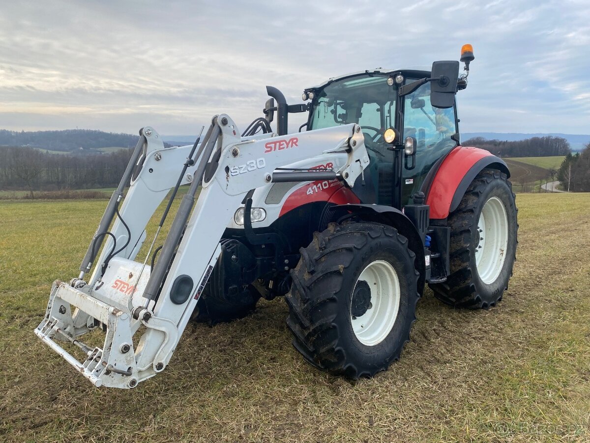 Kolový traktor Steyr 4110 Multi s čelním nakladačem