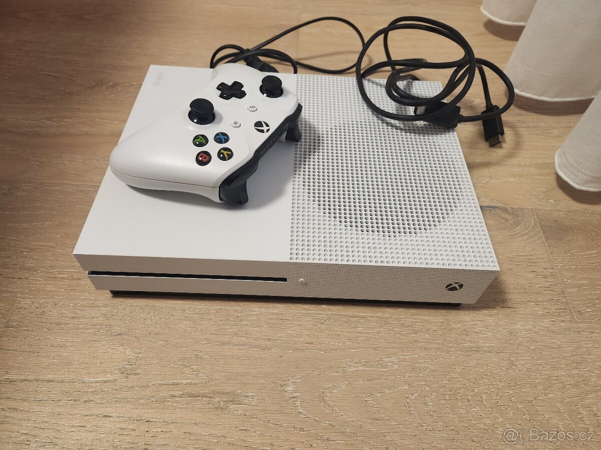 Xbox One S - 500 GB a ovladač