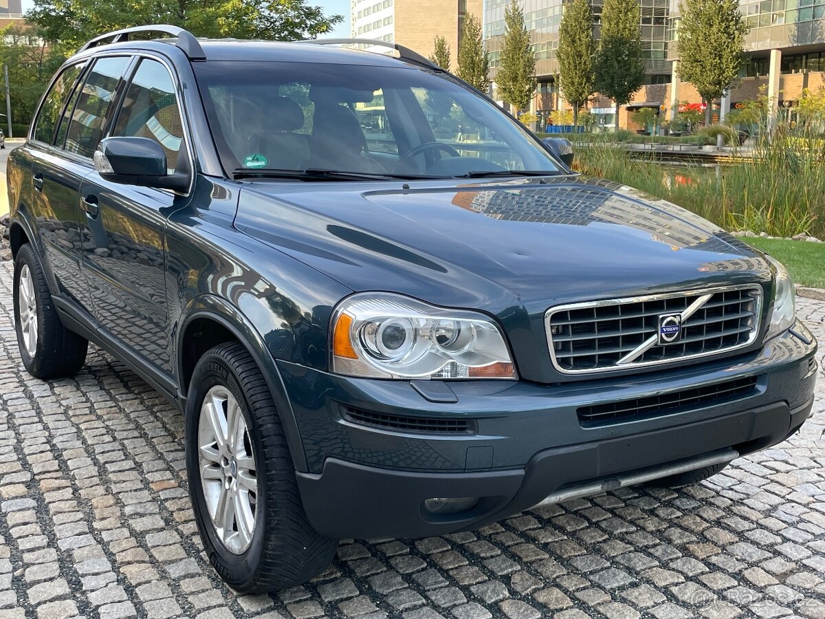 Volvo XC90 2.4 D5 136KW 4x4 AUT NAVI VÝHŘEV XENONY SERVISKA