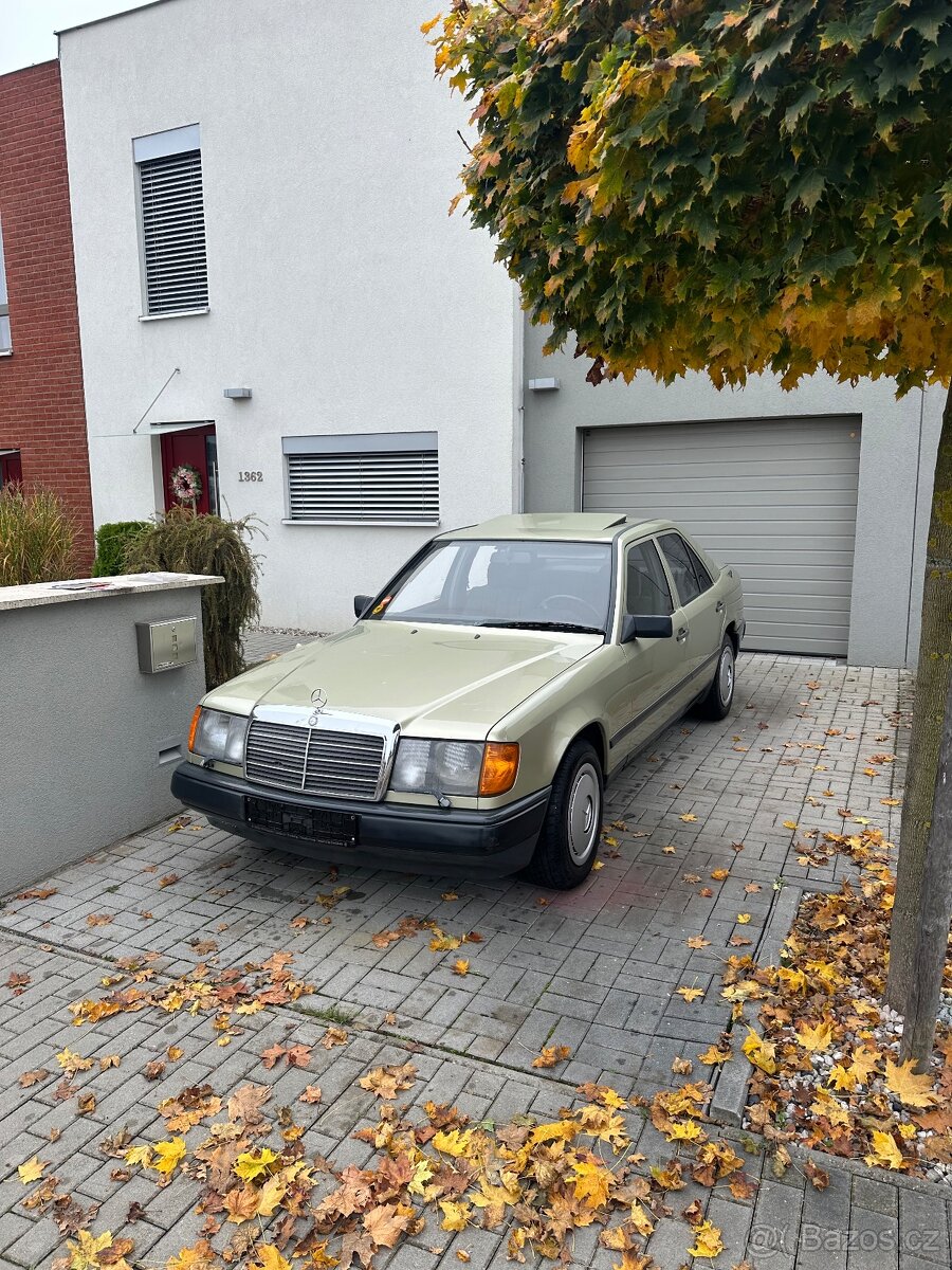 Mercedes-Benz W124 230E