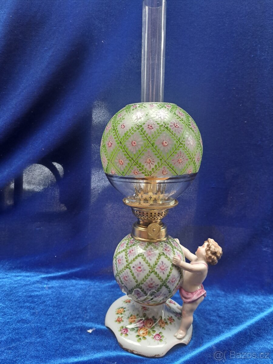 Porcelánová, figurální lampa, petrolejová