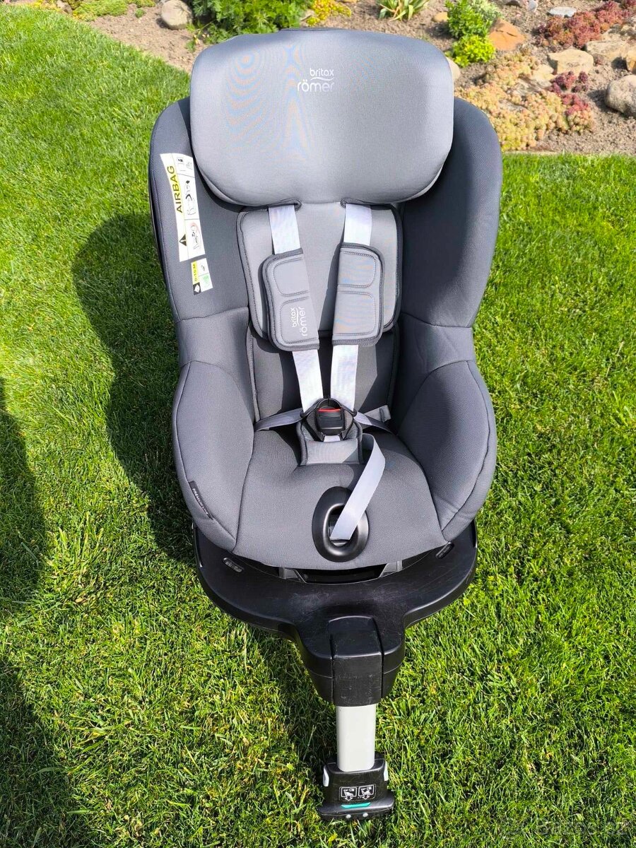 Britax Römer Dual Fix Plus + 360° otočná základna. Stav 9/10