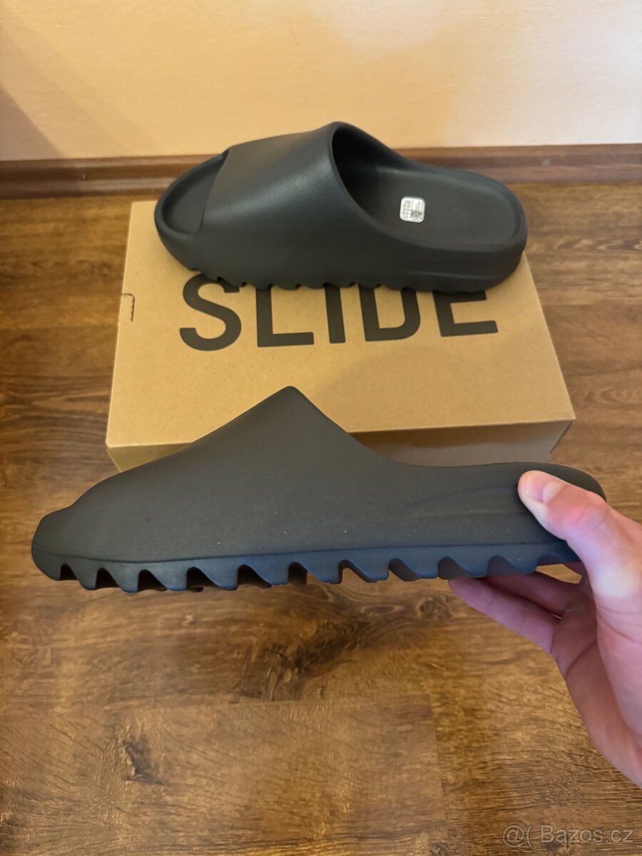 adidas Yeezy Slide Dark Onyx