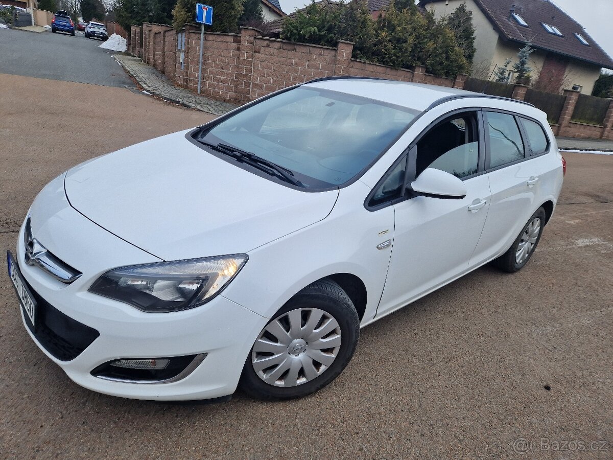 Opel Astra J Sports Tourer 1.7 cdti - nové ČR - 1 majitel