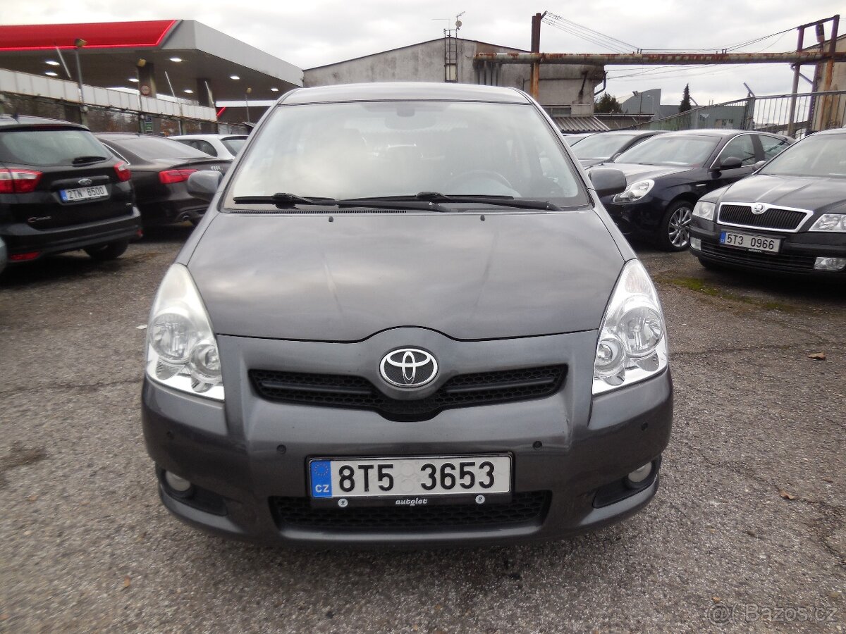 Prodám Toyotu Corollu Verso 2.2 100kw rv 04/2008 +sada kol