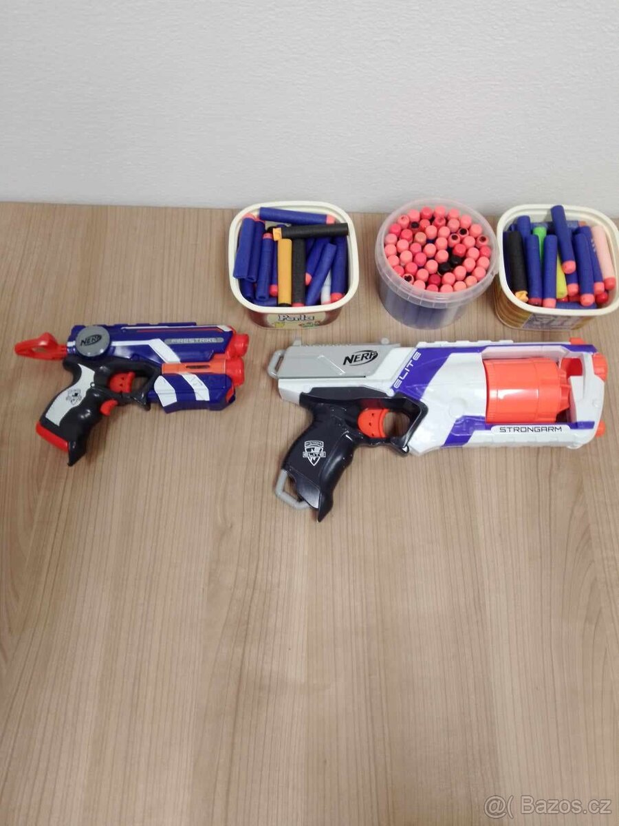 Nerf Elite a Nerf pistole s laserovým zaměřovačem