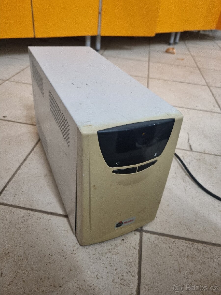 Záložní zdroj UPS 1000w