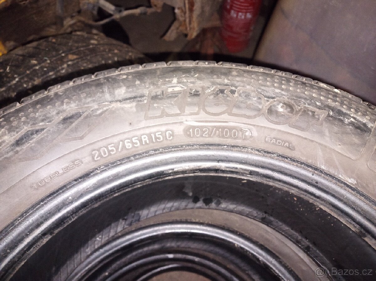 Pneu 205/65 r 15 c