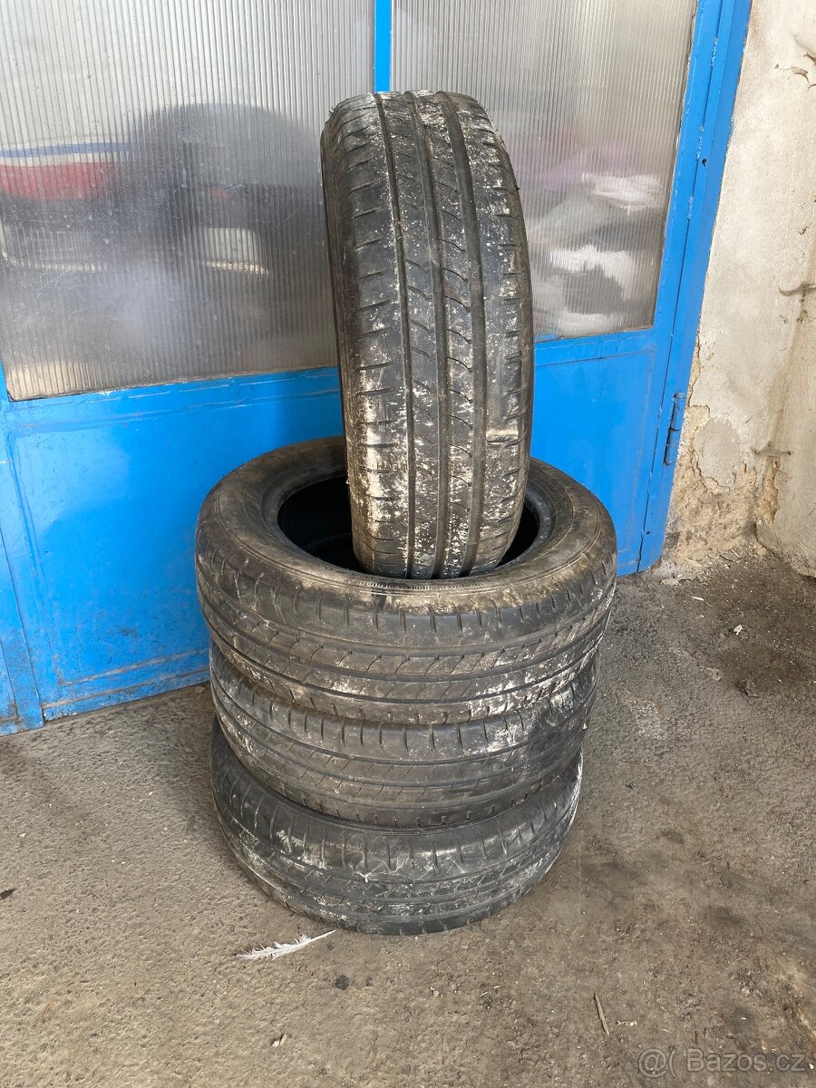 Letni pneu 195/60r16