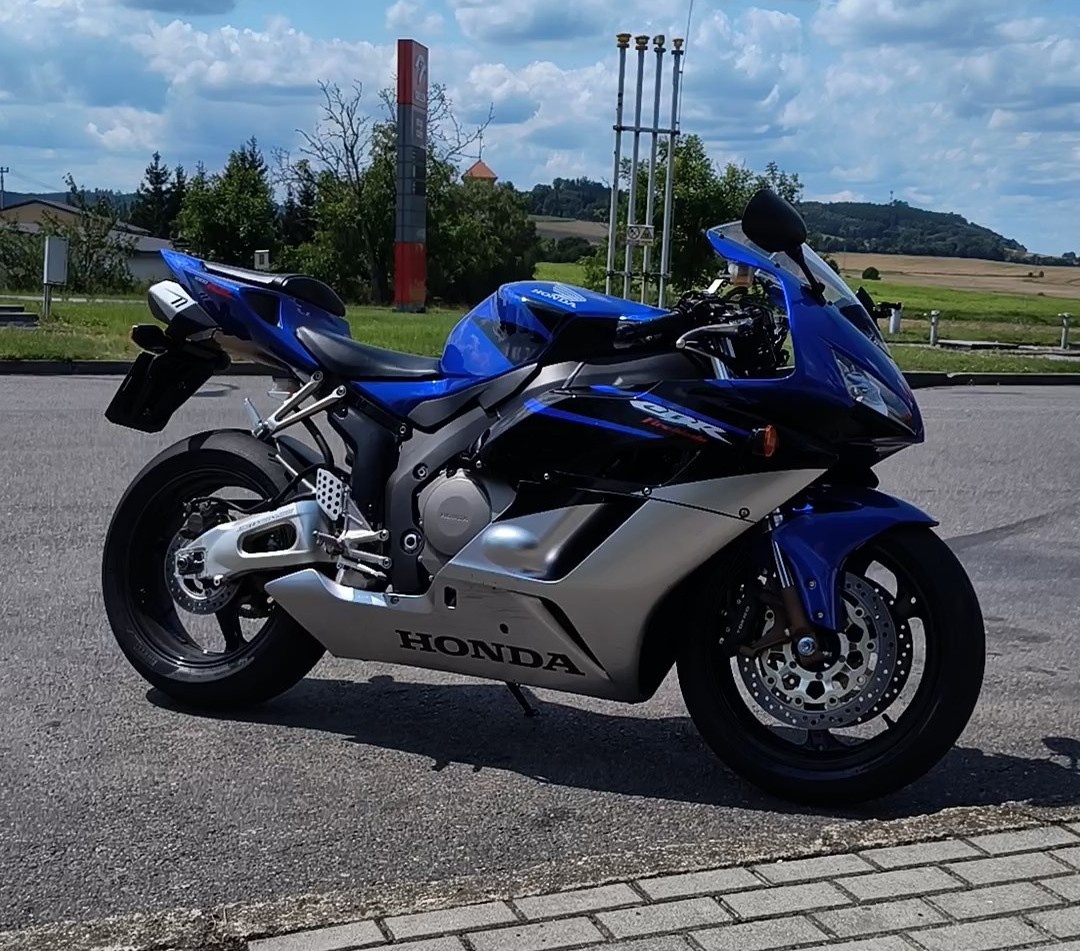 Díly Honda cbr 1000rr Fireblade 12900km