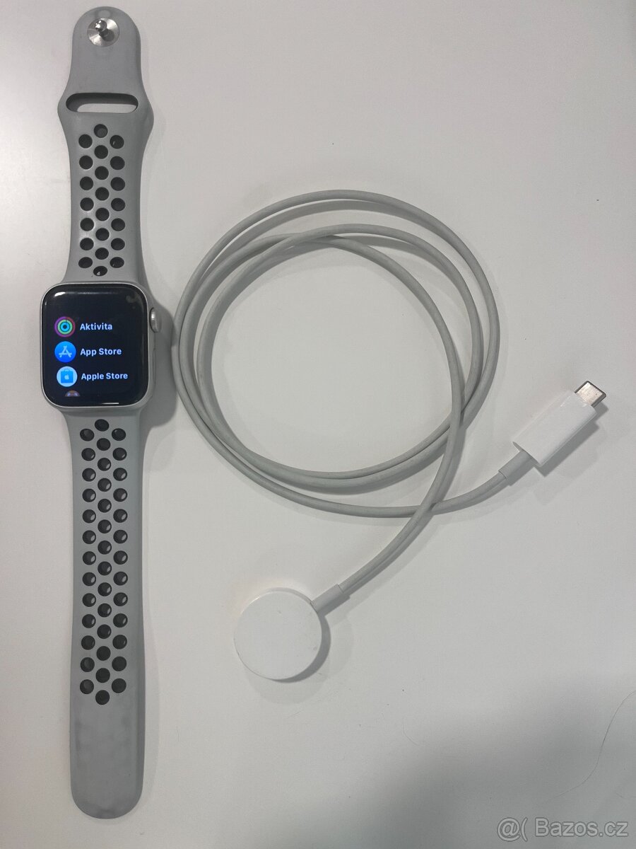 Apple Watch Nike SE GPS, 40mm Silver Aluminium Case with Pur