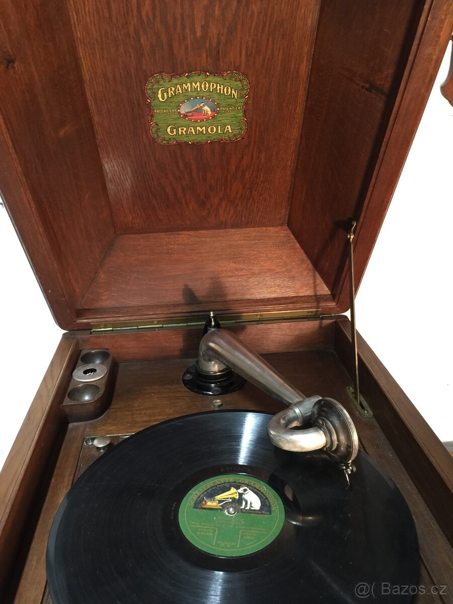 Salonní gramofon na kliku. Krásný. Funkční. Grammophon